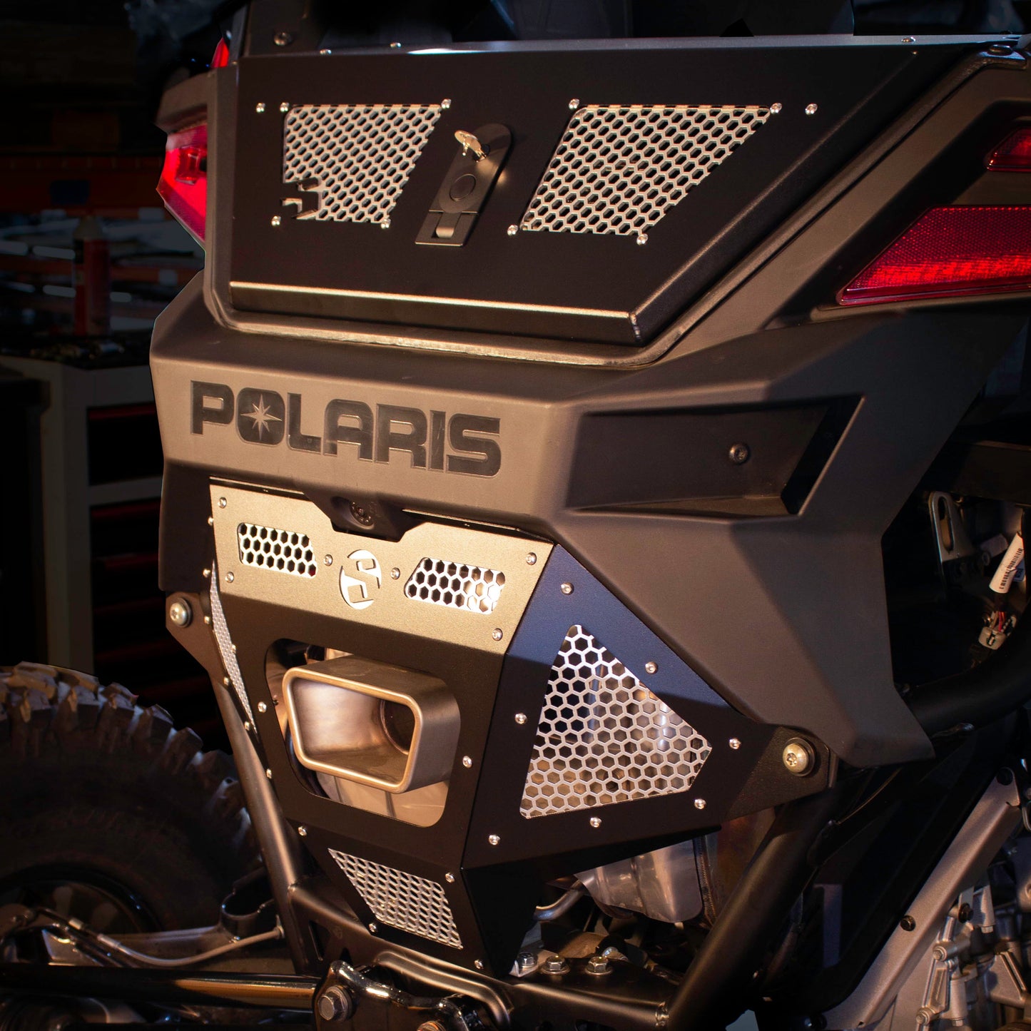 Polaris Pro R Rear Exhaust Cover